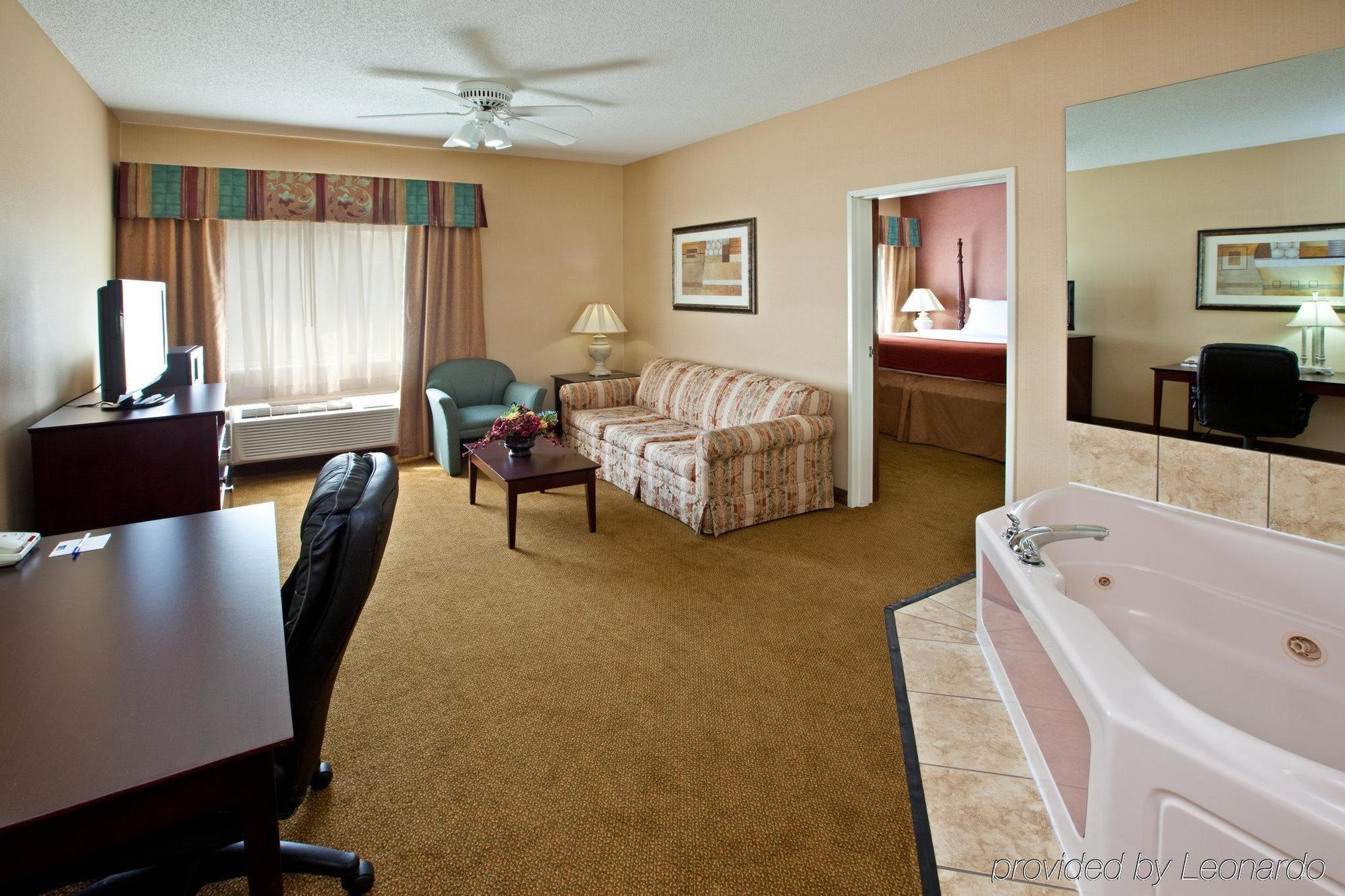 Holiday Inn Express Hotel & Suites Cincinnati-North/Sharonville Zimmer foto