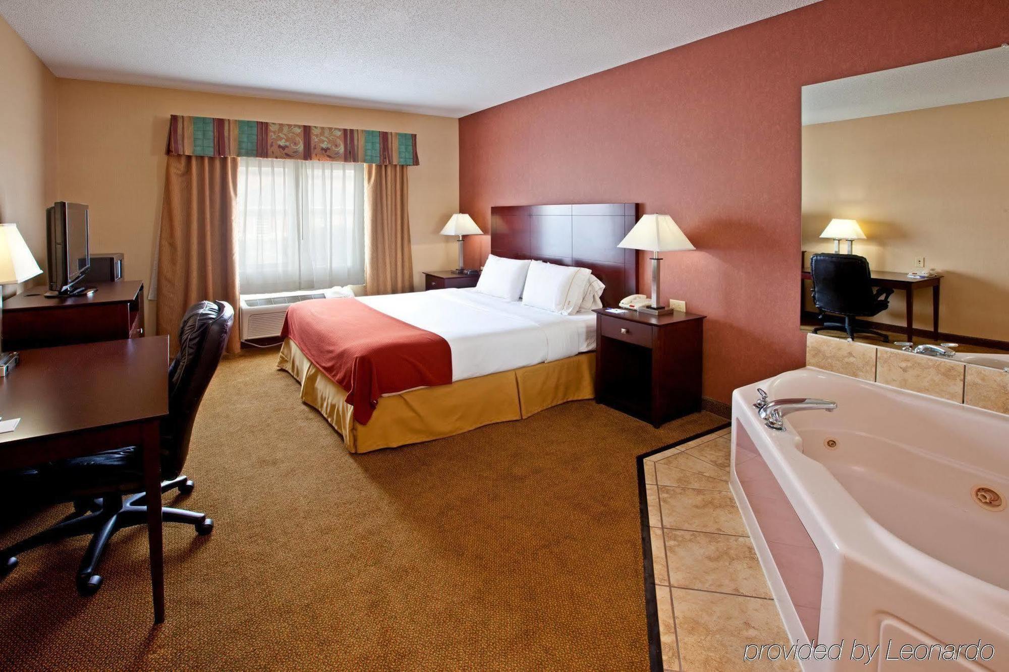 Holiday Inn Express Hotel & Suites Cincinnati-North/Sharonville Zimmer foto