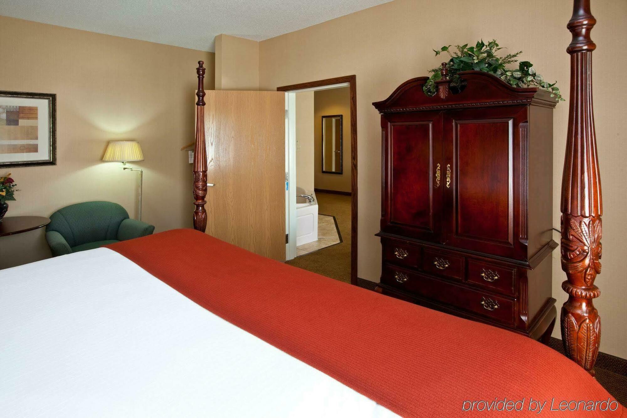 Holiday Inn Express Hotel & Suites Cincinnati-North/Sharonville Exterior foto